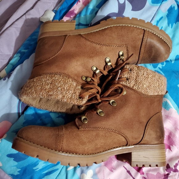 Lace up Boots - Picture 2 of 4